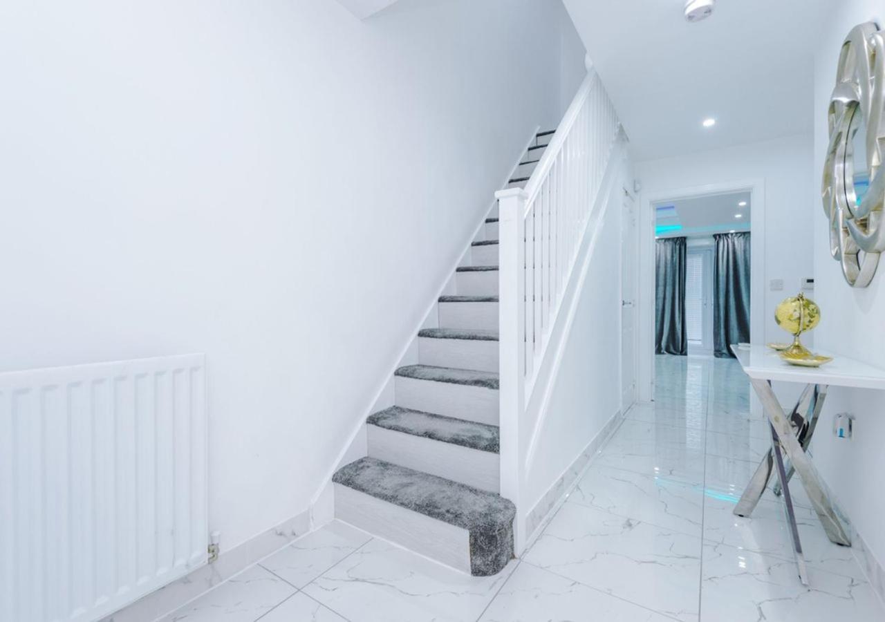 Luxury 3 Bedroom House Close To Manchester Center Bagian luar foto