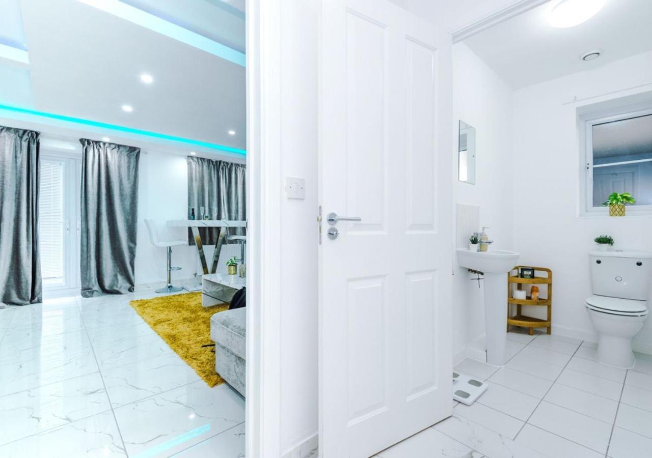 Luxury 3 Bedroom House Close To Manchester Center Bagian luar foto