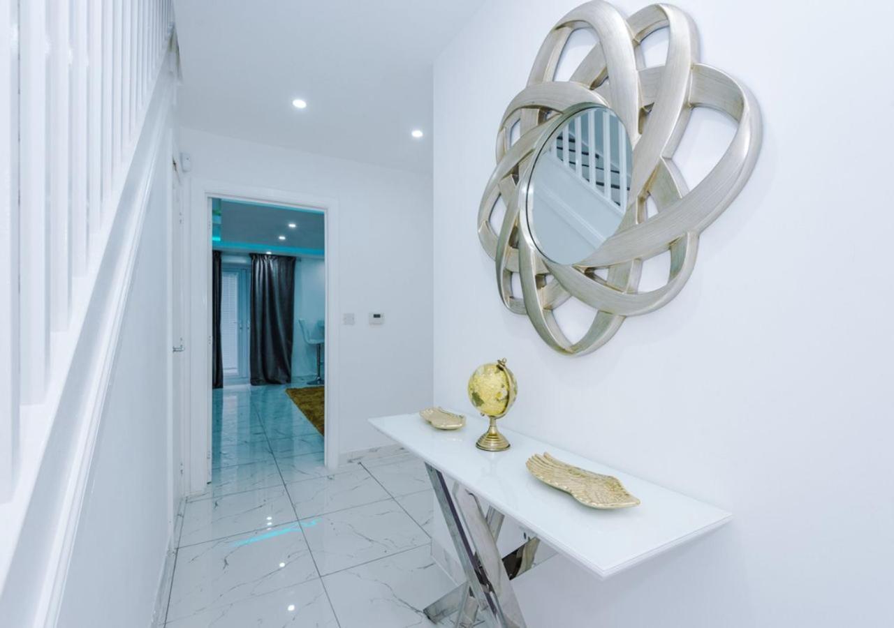 Luxury 3 Bedroom House Close To Manchester Center Bagian luar foto